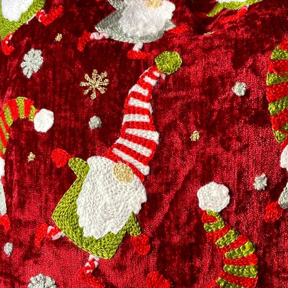 🎅🏻Adorable Santa 🎅🏻 Pillow! EUC 🎅🏻 White fluffy trim adds extra flair!